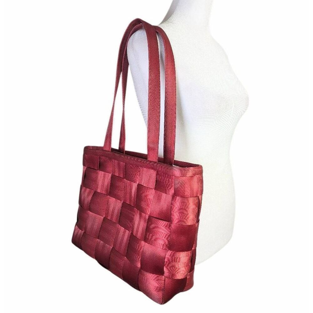 Harvey's Original Red medium size seatbelt shoulder bag purse vintage Y2K USA